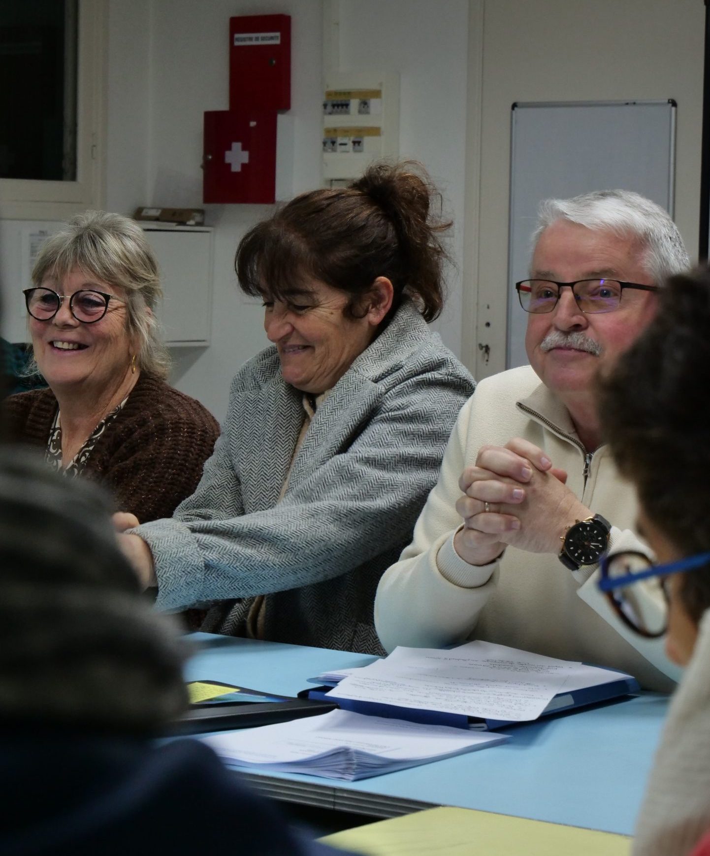 3 élus pendant réunion